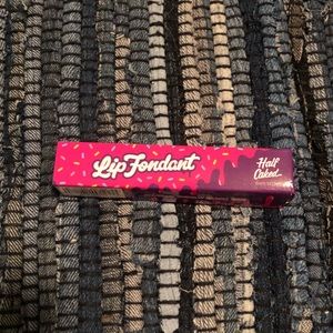 Lip Fondant half caked lipstick